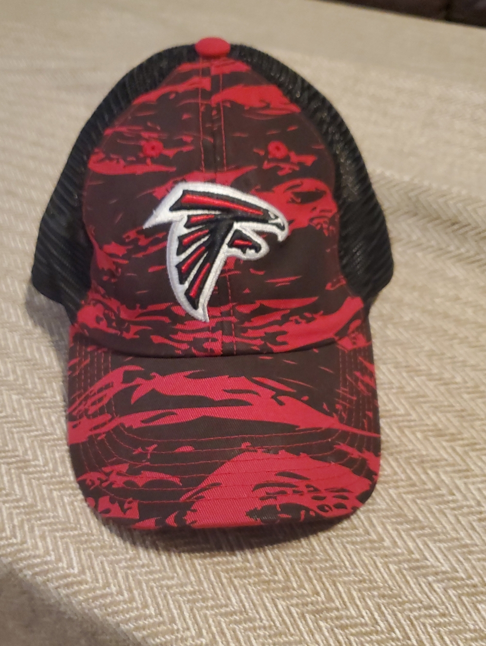 Atlanta Falcons Red and Black Falcons Mesh Trucker Hat